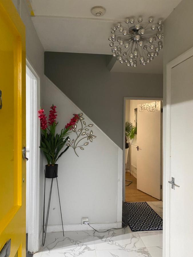 Cosy 3 Bed Flat Ideal For Trips To לונדון מראה חיצוני תמונה